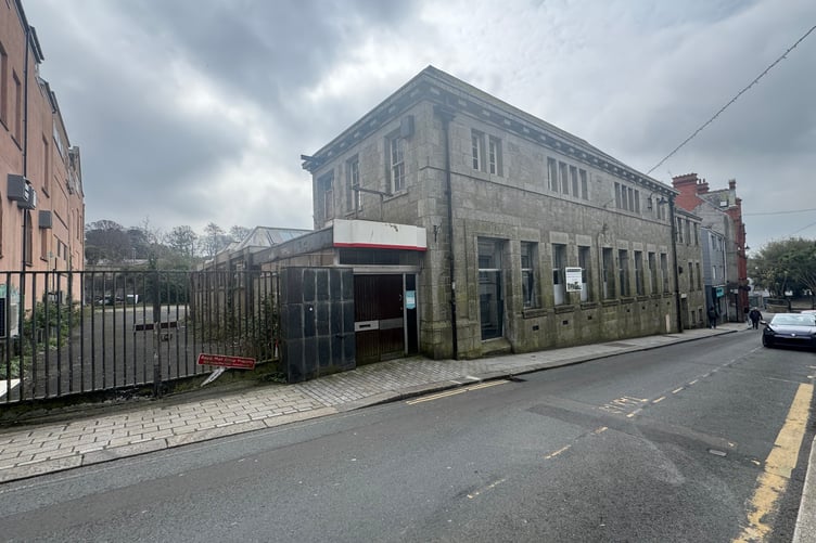 Former Post Office, 10-12 High Cross Street PL25 4AA.