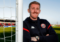 Goalkeeper Stone signs Truro City extension